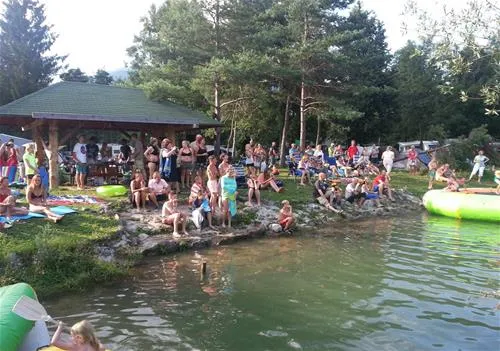 camping-menina-recica-ob-savinji-6kpyq