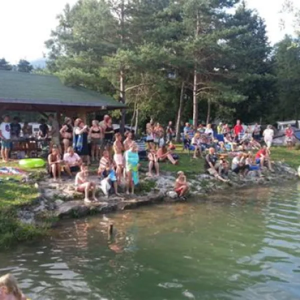 camping-menina-recica-ob-savinji-6kpyq