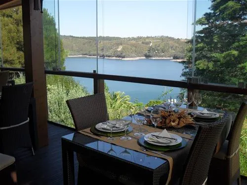 camping-lake-portugal-alverangel-td6ru