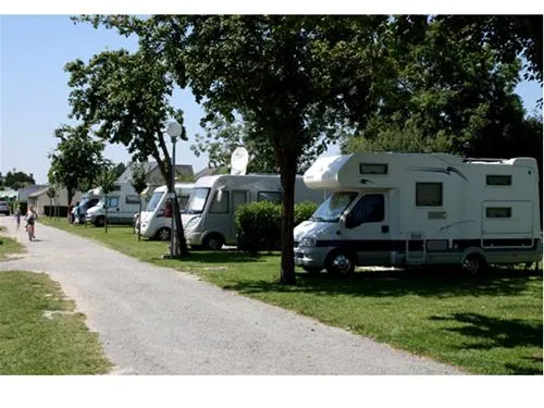 sous-les-pommiers-beauvoir-fkxwo