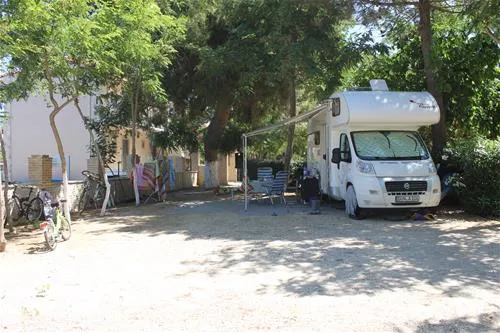 campsite-ionion-beach-glifa-pqjgs