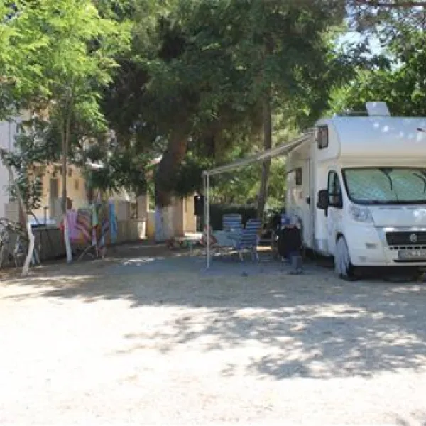 campsite-ionion-beach-glifa-pqjgs