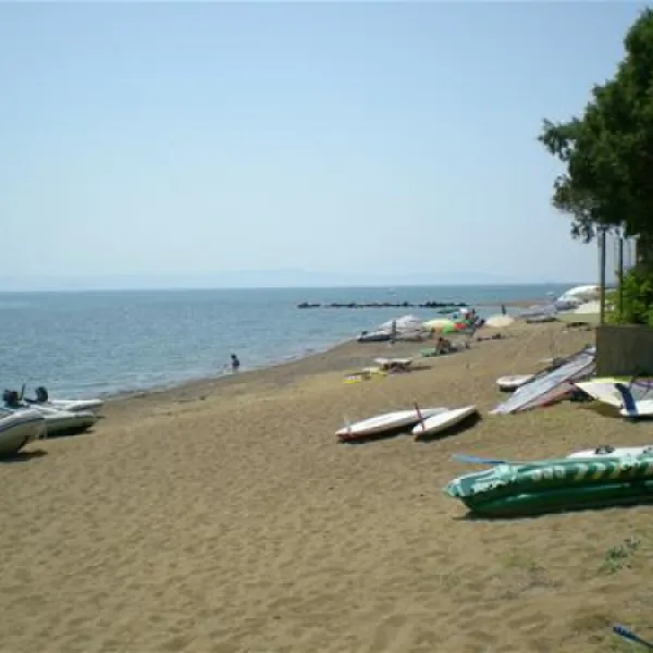campsite-ionion-beach-glifa-u2ijp