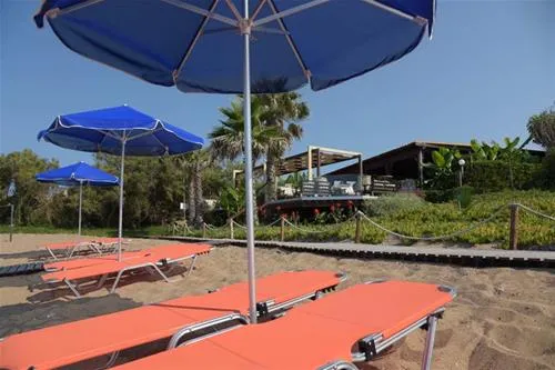 campsite-ionion-beach-glifa-x1gej