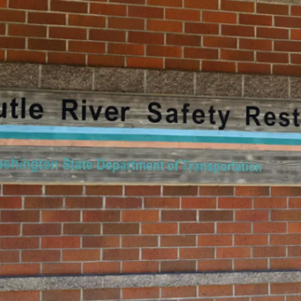 toutle-river-rest-area-northbound-castle-rock-dpky9