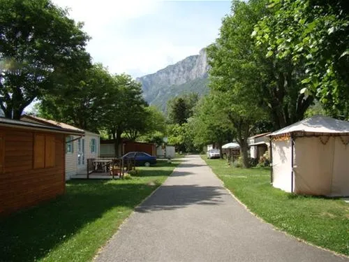 camping-municipal-le-bois-de-boulogne-les-cabannes-inn8y