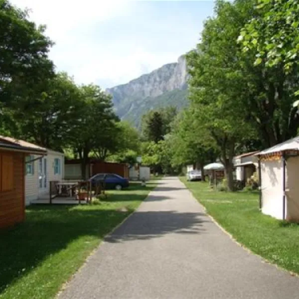 camping-municipal-le-bois-de-boulogne-les-cabannes-inn8y