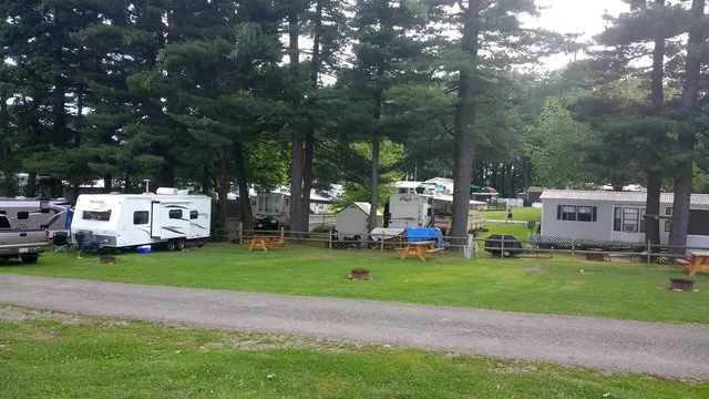 buttercup-woodlands-campground-renfrew-7bflb