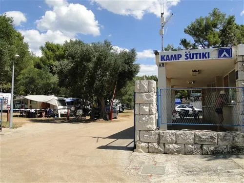 camping-sutikla-podgora-1oxgl