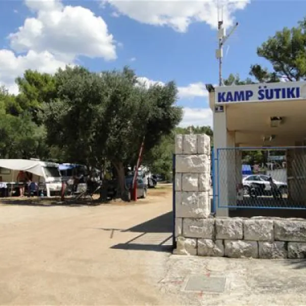 camping-sutikla-podgora-1oxgl