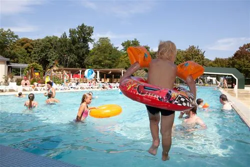 yelloh-village-parc-de-montsabert-coutures-upuxa