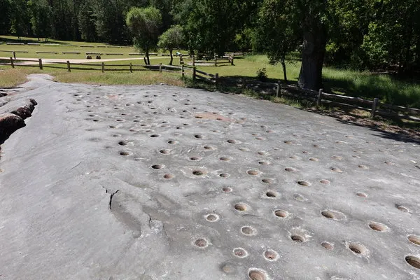indian-grinding-rock-state-park-pine-grove-dcaqt