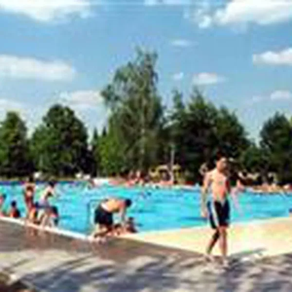 Fényes Fürdő és Camping