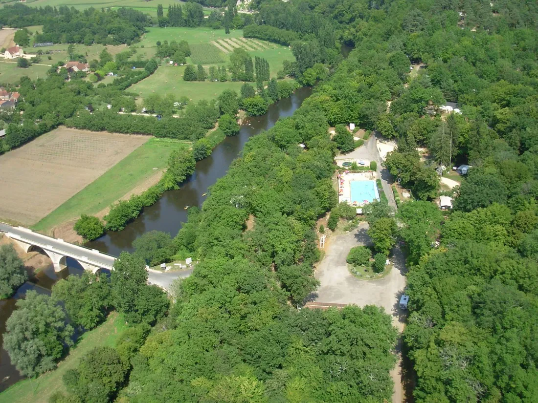 le-vezere-perigord-tursac-dordogne-jk1id