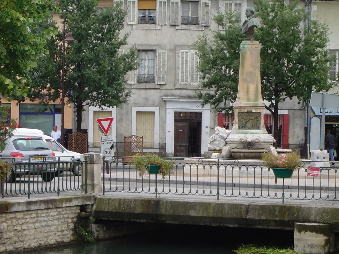 municipal-de-coucourelle-pernes-les-fontaines-vaucluse-jhjph