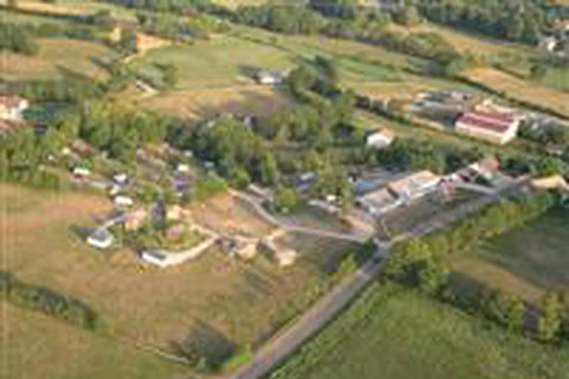 auberge-du-petit-cheval-blanc-fay-en-montagne-duqbz