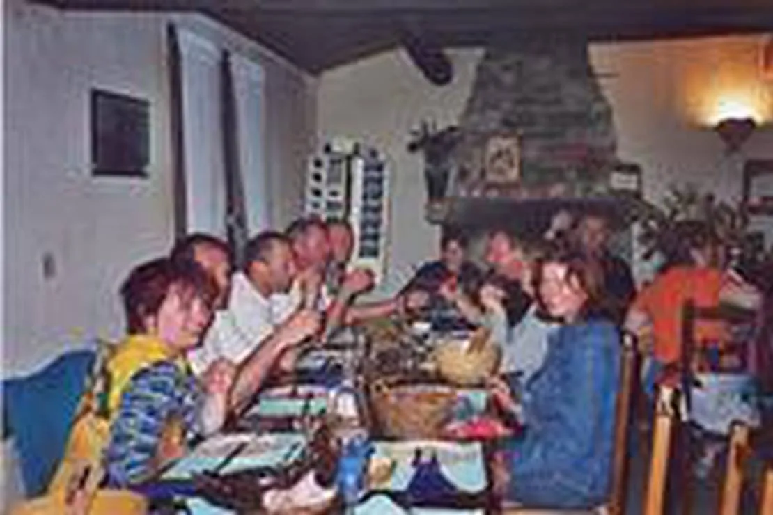auberge-du-petit-cheval-blanc-fay-en-montagne-o0uj5