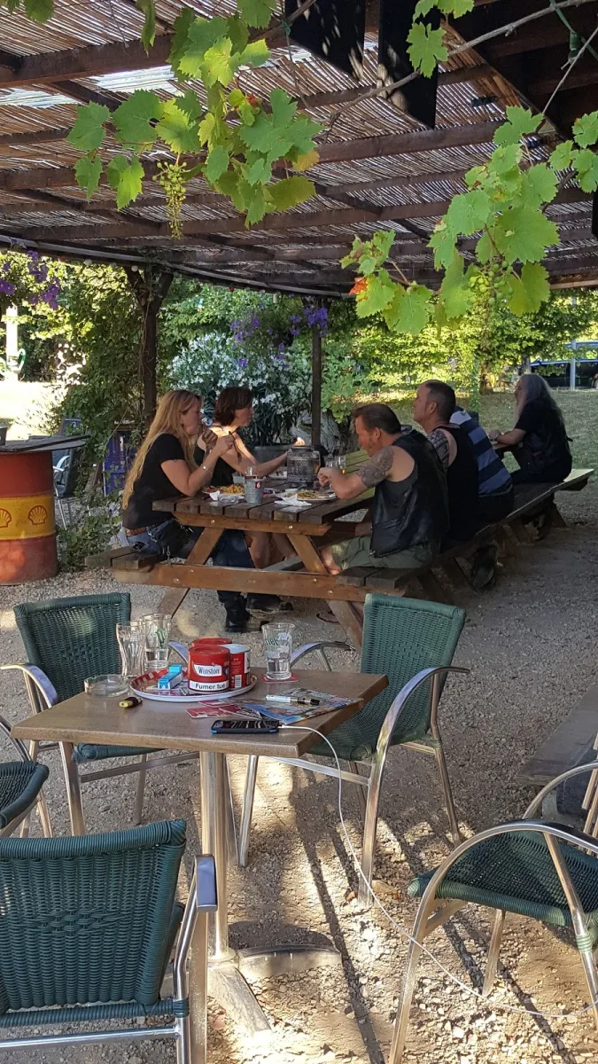camping-moto-la-vieille-eglise-staubin-de-nabirat-kttkj