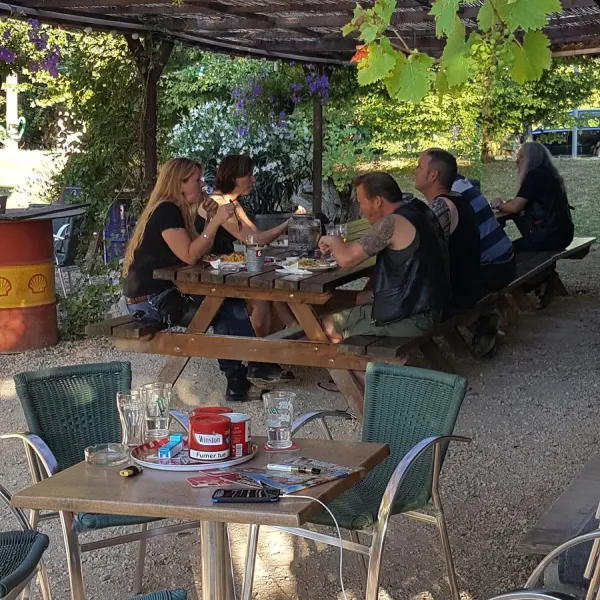 camping-moto-la-vieille-eglise-staubin-de-nabirat-kttkj
