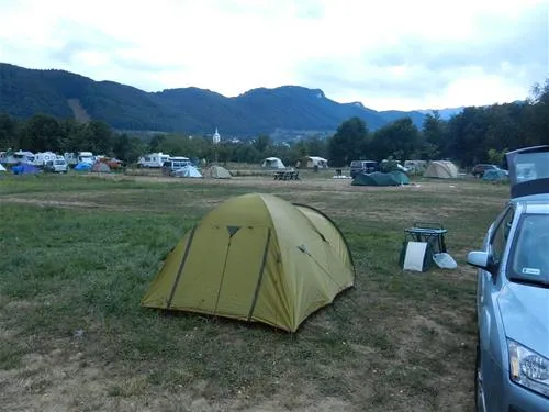 vampire-camping-bran-bran-njt5w