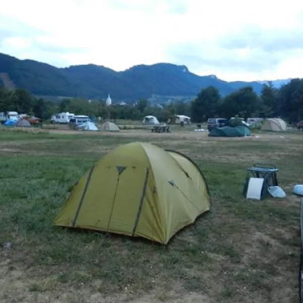 vampire-camping-bran-bran-njt5w
