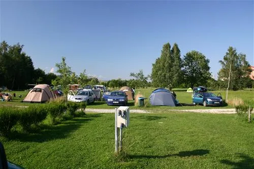 vampire-camping-bran-bran-rqgn4
