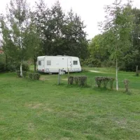 vampire-camping-bran-bran-x088w