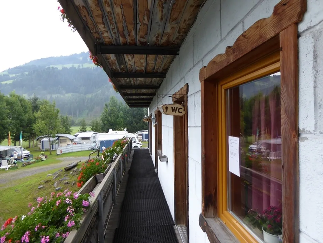 camping-lienzer-dolomiten-strassen-zjljk