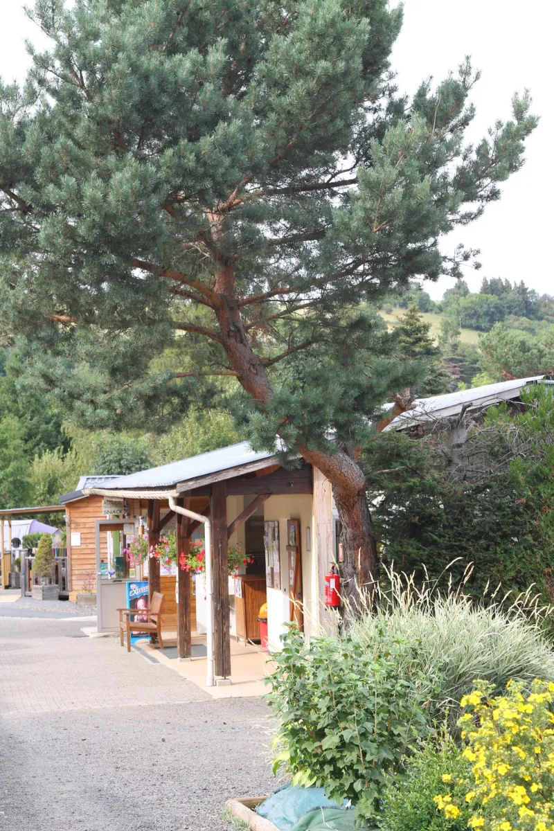 camping-de-serrette-chambon-sur-lac-hm1tb