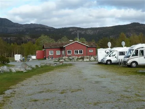camping-preikestolen-jorpeland-zuvms