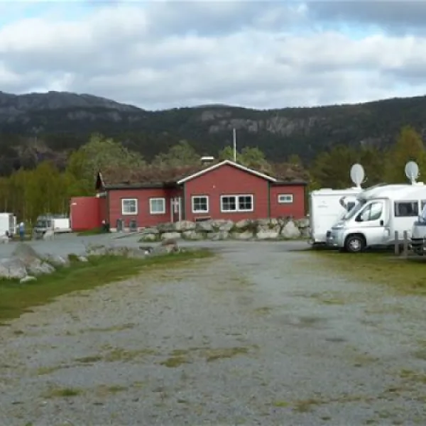 camping-preikestolen-jorpeland-zuvms