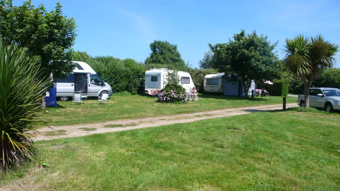 camping-ferme-du-bord-de-mer-gatteville-phare-lanaz