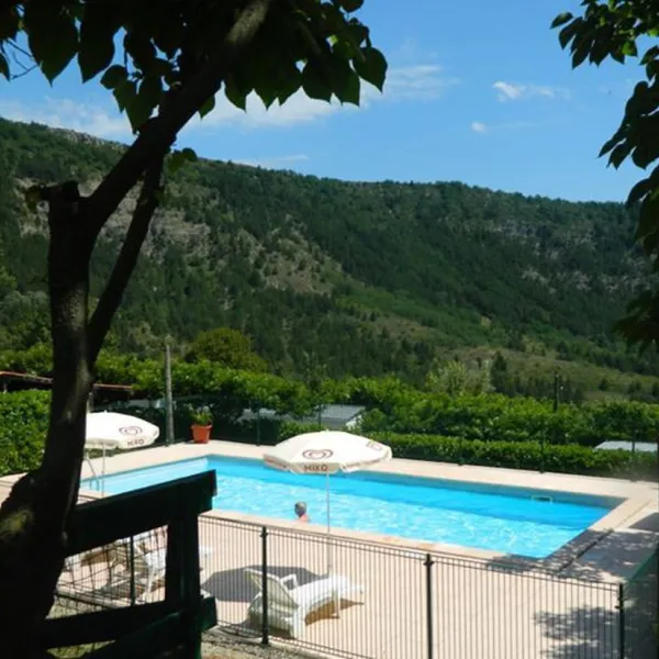 camping-les-chnes-ardche-18thd