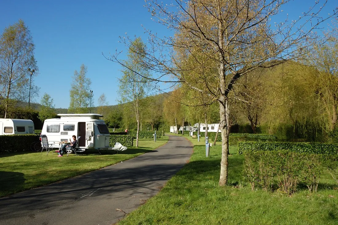 camping-municipal-les-bateaux-revin-79xn1