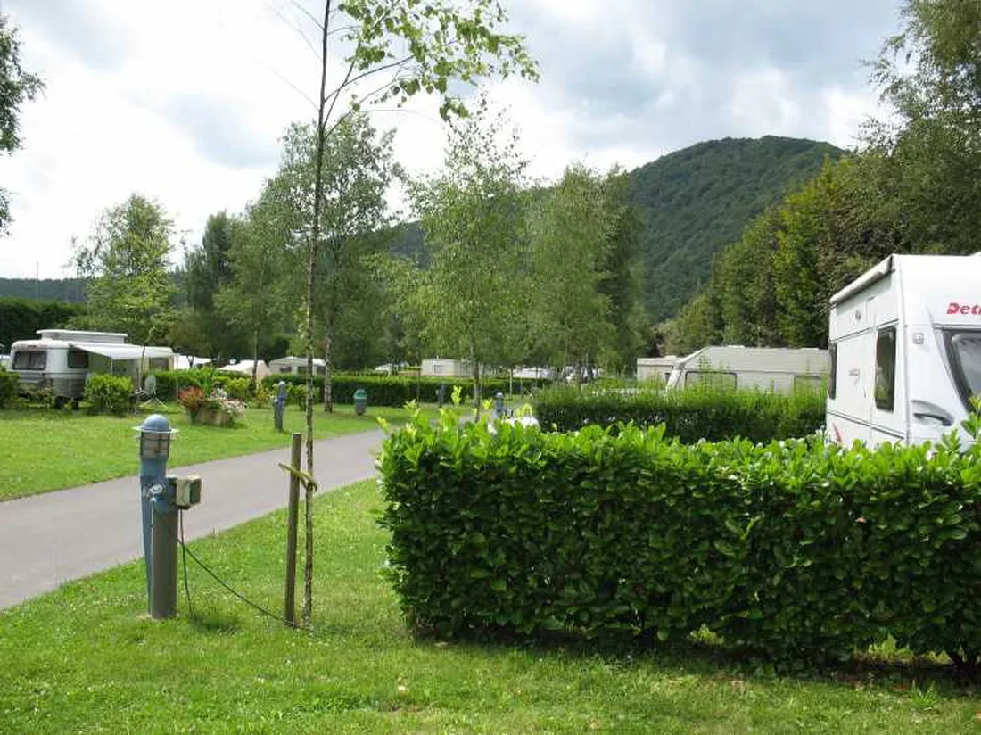 camping-municipal-les-bateaux-revin-qiqjn