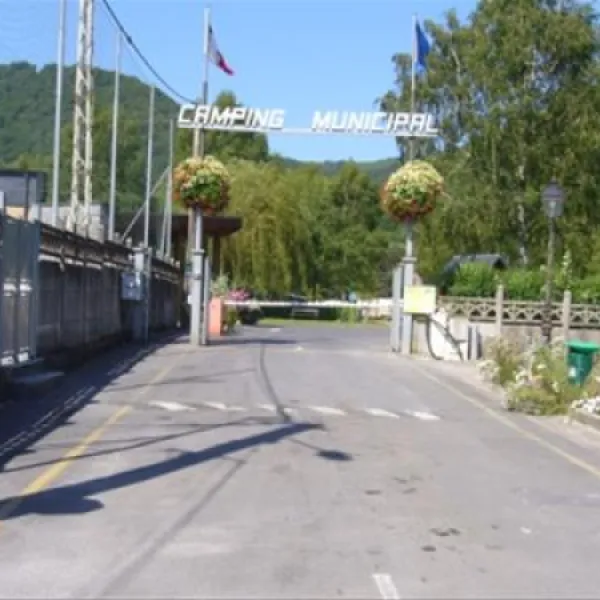 camping-municipal-les-bateaux-revin-tyrrv