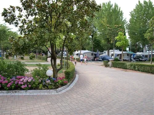 camping-bella-italia-peschiera-del-garda-ypjca