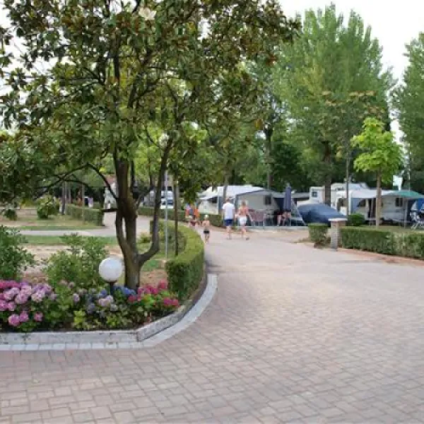 camping-bella-italia-peschiera-del-garda-ypjca