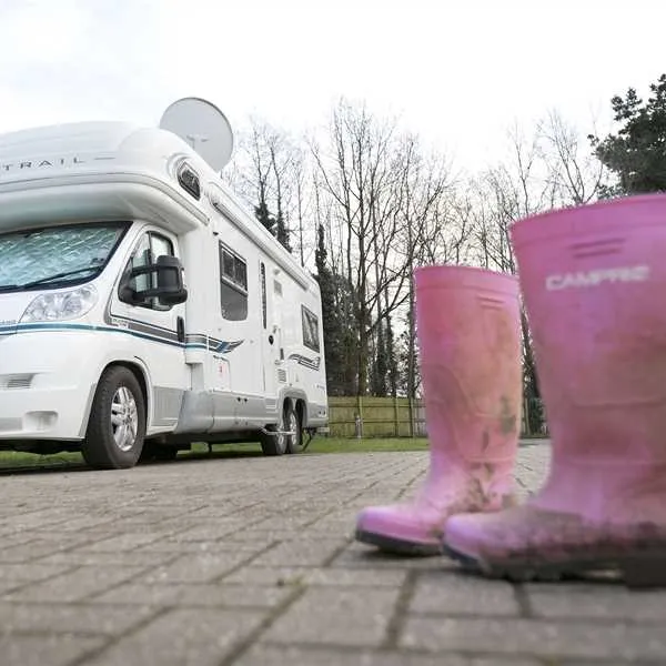 cardiff-caravan-park-pontcanna-cardiff-70qxz