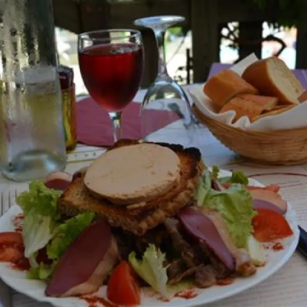 camping-les-pins-payrac-a3ioz