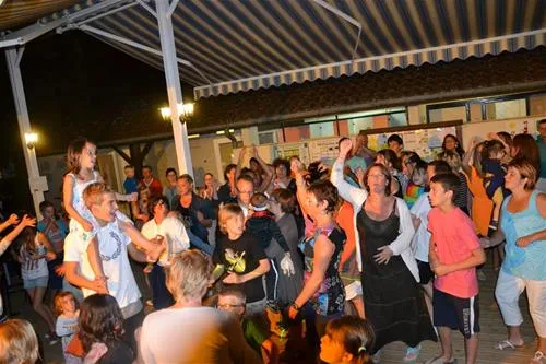camping-les-pins-payrac-d2x1w