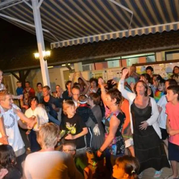 camping-les-pins-payrac-d2x1w