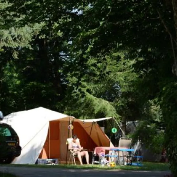 camping-les-pins-payrac-jxmgz