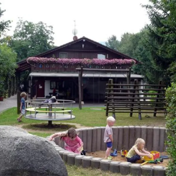nibelungencamping-am-schwimmbad-frth-adsb3