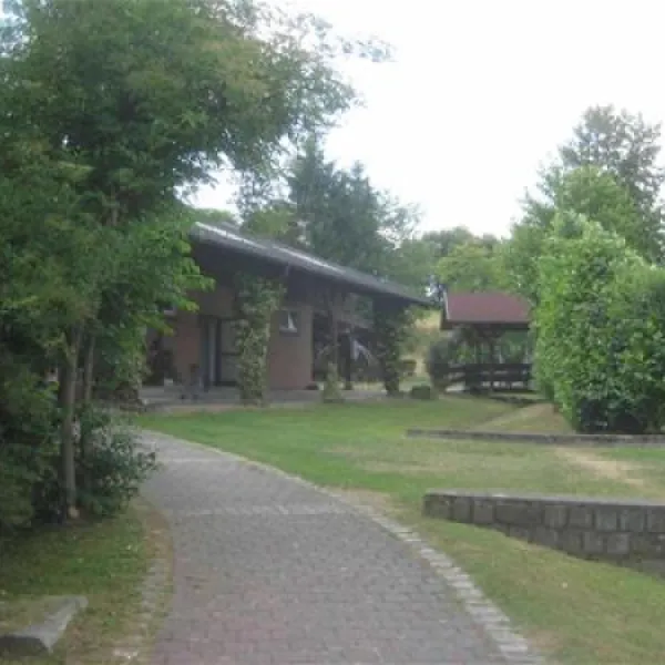 nibelungencamping-am-schwimmbad-frth-dsuzi