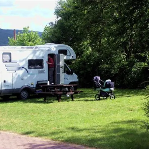 nibelungencamping-am-schwimmbad-frth-ngscu