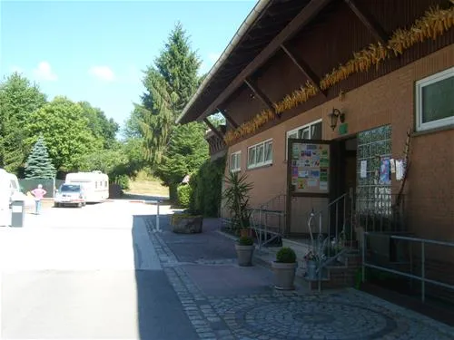 nibelungencamping-am-schwimmbad-frth-zyveu