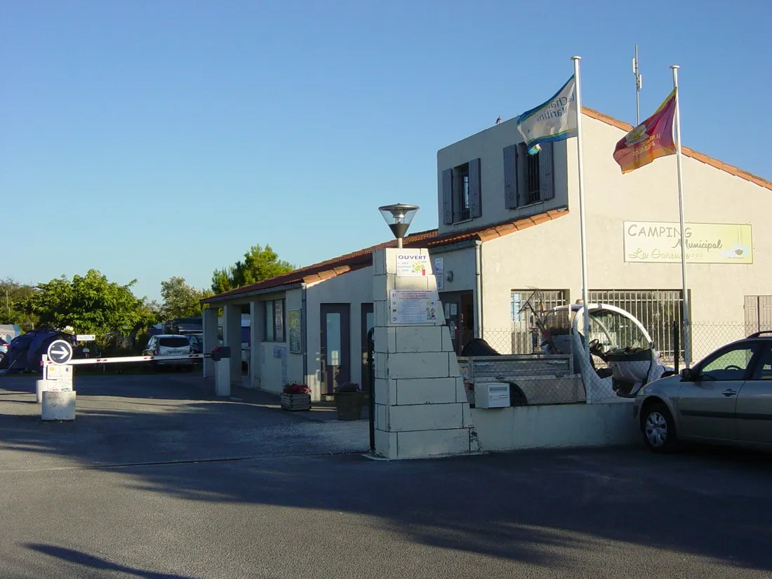 camping-municipal-de-la-garenne-port-des-barques-ejhzv