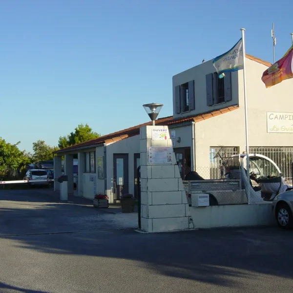 camping-municipal-de-la-garenne-port-des-barques-ejhzv