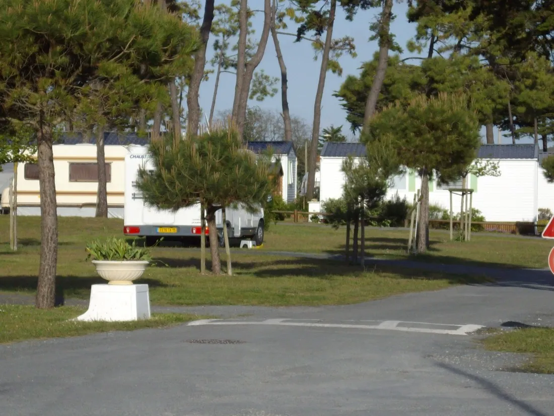 camping-municipal-de-la-garenne-port-des-barques-k5wc5